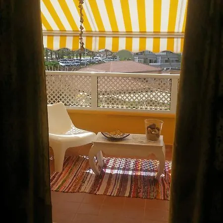 Casa De Los Corazones Amarillos *