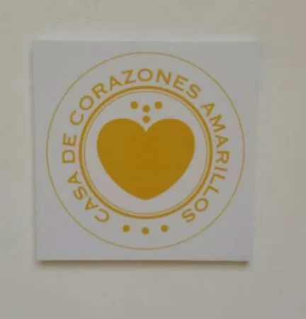 Casa De Los Corazones Amarillos