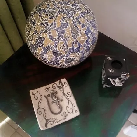 Casa De Los Corazones Amarillos Adeje